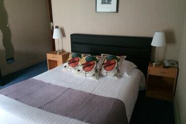 هتل L Hostellerie De La Rivière