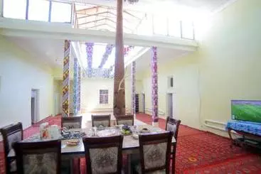 Majatalo Qutlug Qadam Guest House