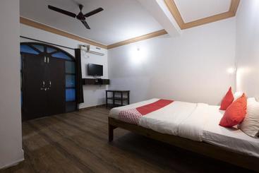 Hotell Oyo 3045 Romeo S Palace Guest House