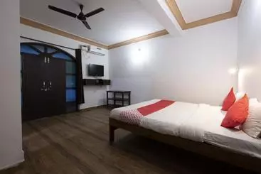 Hotel Oyo 3045 Romeo S Palace Guest House