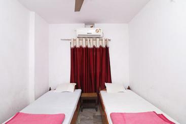 Hotel Vaccinated Staff Spot On 44390 Amrapali Guest House