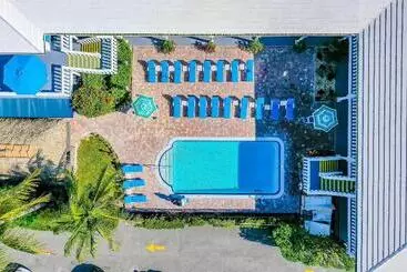 Carriage House Resort Motel