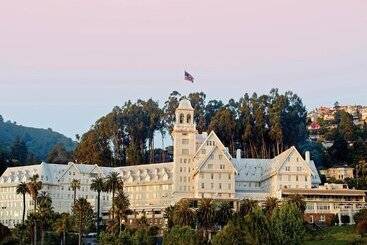 Claremont Resort & Club