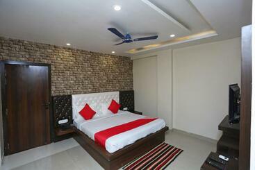 Hotel Oyo 43897 Redstone