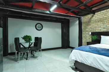 Pension Royal Palms Guest House