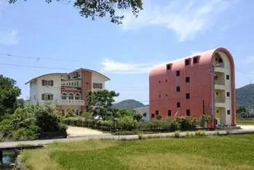 تختخواب و صبحانه Remis Villa