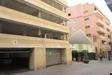 Breeze Aparthotel By Parrot`s House