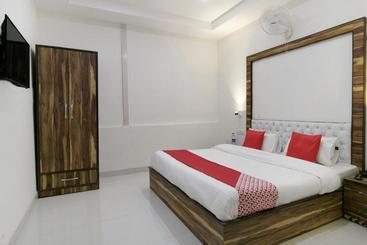 Hotel Oyo 37441 Crown Resorts