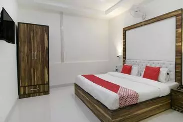 Hotel Oyo 37441 Crown Resorts