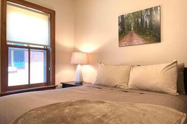 Bed and Breakfast Riverboat Suites