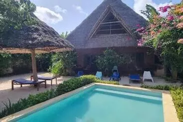 Hôtel Salama & Mbuyuni Bungalows
