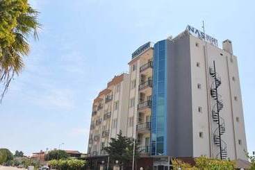 هتل Royal Nas Resort