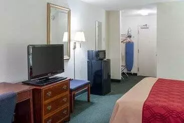 Отель Econo Lodge