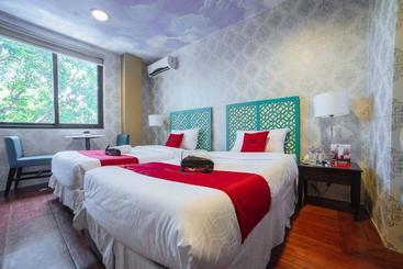 בית מלון כפרי Reddoorz Plus @ Aguirre Ave Bf Homes