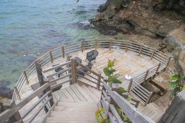 پانسیون Afibaviewbeachfrontproperty