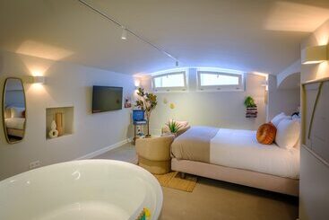 Finch Boutique Hotel, Downtown