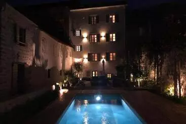 تختخواب و صبحانه Palazzo Sbutega