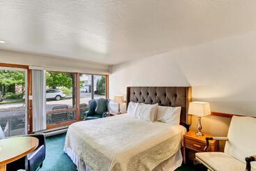 فندق Fish Creek Inn