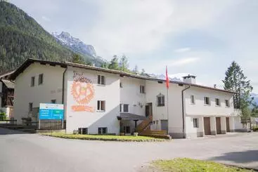 Pension Pensiun Lischana