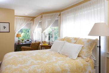 Отель Channel Road Inn, A Four Sisters Inn