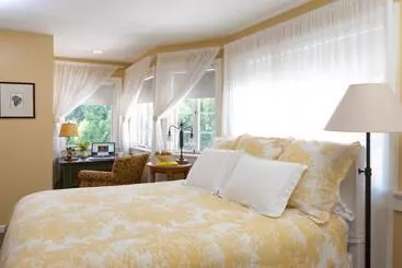 فندق Channel Road Inn, A Four Sisters Inn