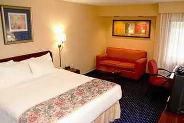 בית מלון כפרי Quality Inn & Suites