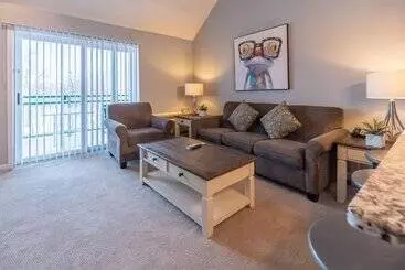 Отель The Cove Of Lake Geneva