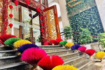 Happy Life Grand Hotel & Sky Bar