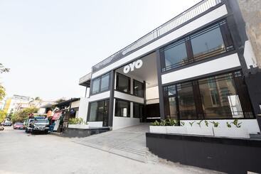 Отель Oyo 1310 Urban Residence
