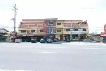 ホテル Reddoorz @ Km 50 Aguinaldo Highway Tagaytay