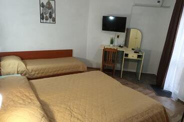 ペンション Guest House Alkor