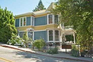 Hotelli Deer Creek Inn