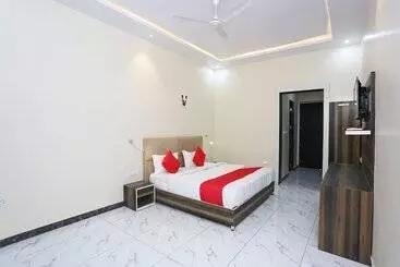 هتل Lal Havelii Deluxe By Oyo Rooms