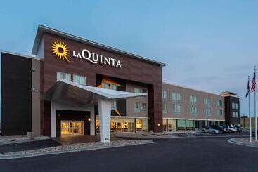 Отель La Quinta Inn & Suites Limon By Wyndham