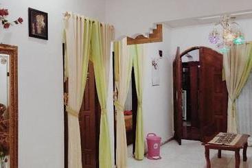 Bed and Breakfast Adilla Homestay Syariah