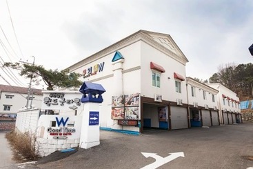 Belita N Goodtime Drivein Motel