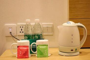 Отель Greentree Inn Beijing Chaoyang District Beiyuan Subway Station Express