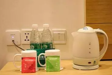 Hotelli Greentree Inn Beijing Chaoyang District Beiyuan Subway Station Express