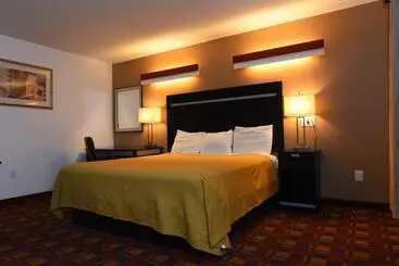Hotelli Capital Inn & Suites