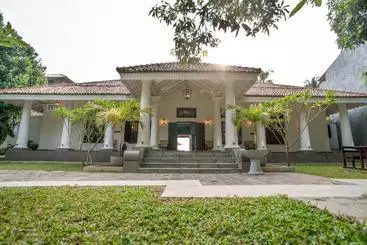 Bed and Breakfast Pinipahana Walauwa Resort & Villa
