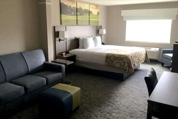 هتل Clarion Pointe Mattoon Near University