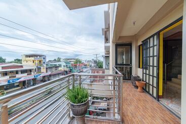 Herberge Reddoorz Near Golden Sarok Shrine