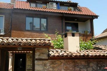 Pensiune Emona Guest House