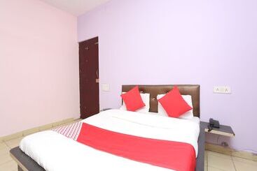 هتل Landmark 2 Power House By Oyo Rooms