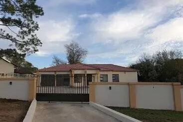 Majatalo Lindo Guest House