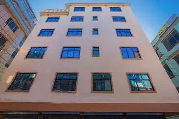 Oyo 273 Hotel Rara Palace