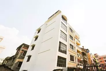Hotel O Red Velvet Inn Near Chinar Park,airport