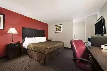 فندق Travelodge By Wyndham Traverse City Mi