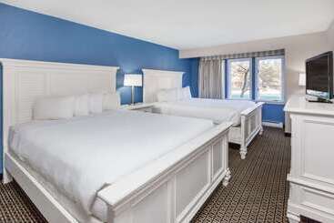 בית מלון כפרי Travelodge By Wyndham Traverse City Mi
