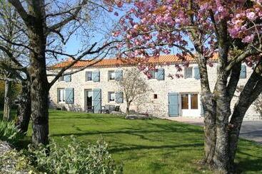 Bed and Breakfast 8 Le Chiron De La Roche 85130 Chanverrie